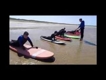 Dans le cadre du projet d’éducation santé développement durable, les élèves de seconde sont allés à Quiberon faire du surf. De la glisse et beaucoup de plaisir…